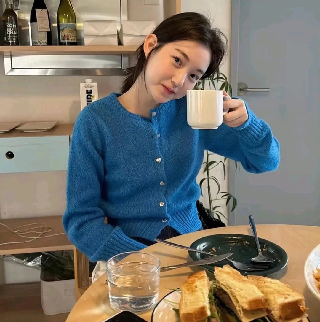 黑色十人之女首屏图