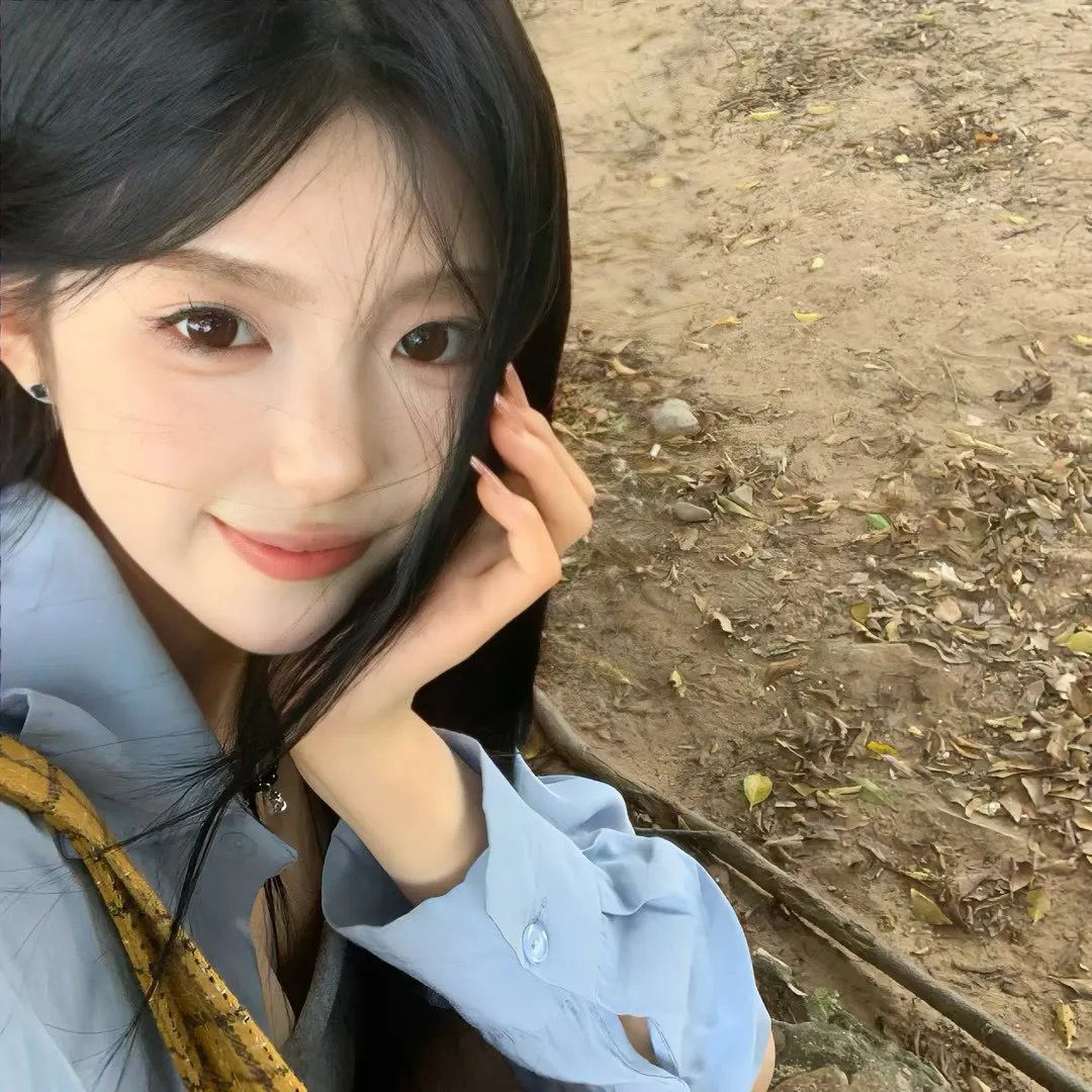 鲜花盛开的村庄封面