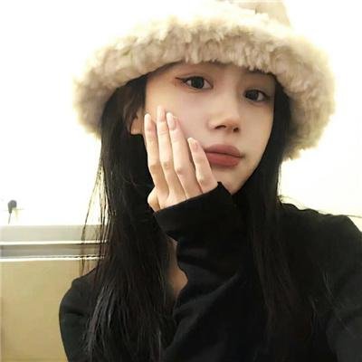 她房间里的云封面